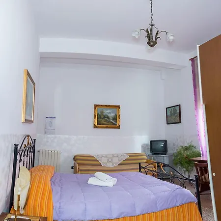 Al Borgo Vacanze לינה וארוחת בוקר טורטורה