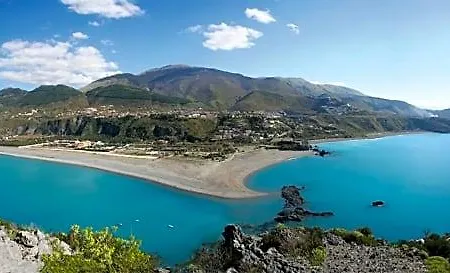 Al Borgo Vacanze B&B 토르토라