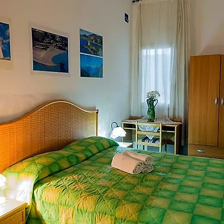 Al Borgo Vacanze B&B 토르토라
